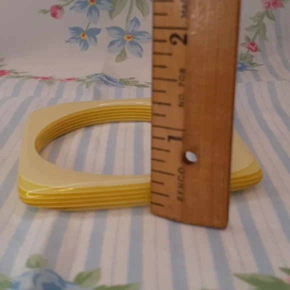 Vintage Yellow Plastic Square Bangle Bracelet - Picture 6 of 6